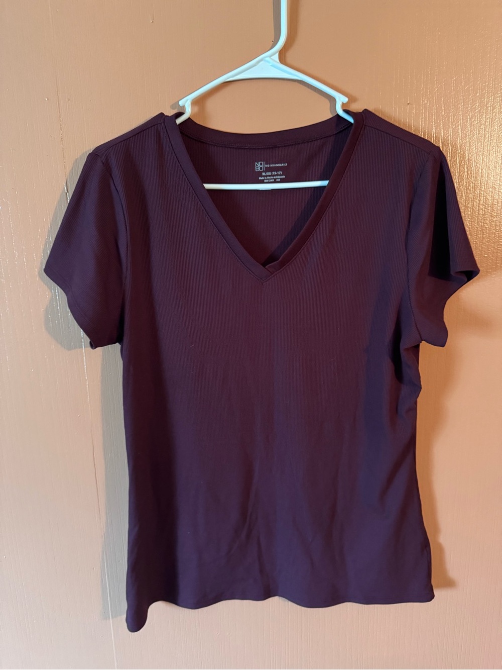No Boundaries Women’s V-Neck Short Sleeve Top Size XL Burgundy